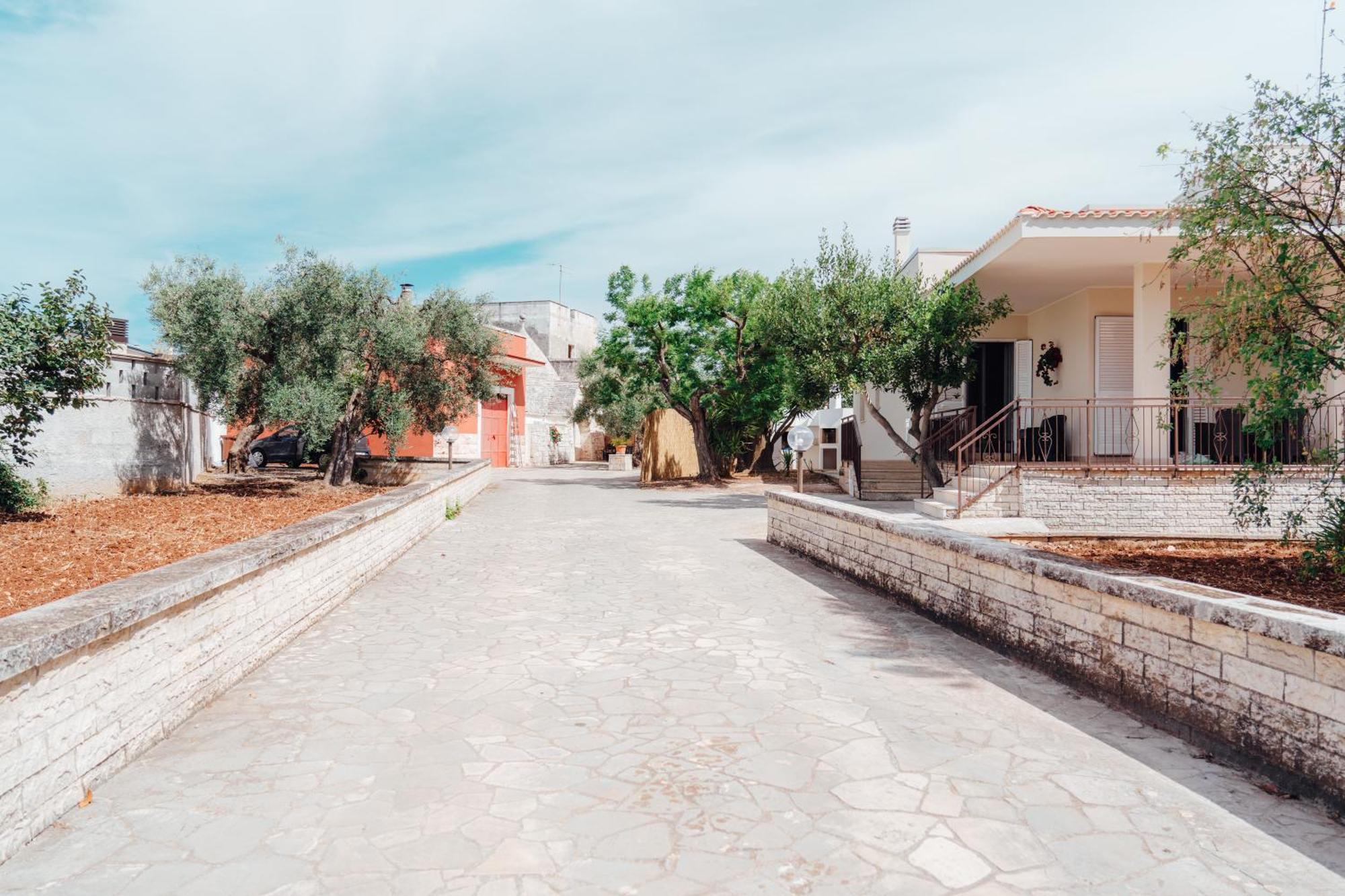 Loli Trulli - Guest House Castellana Grotte Bagian luar foto
