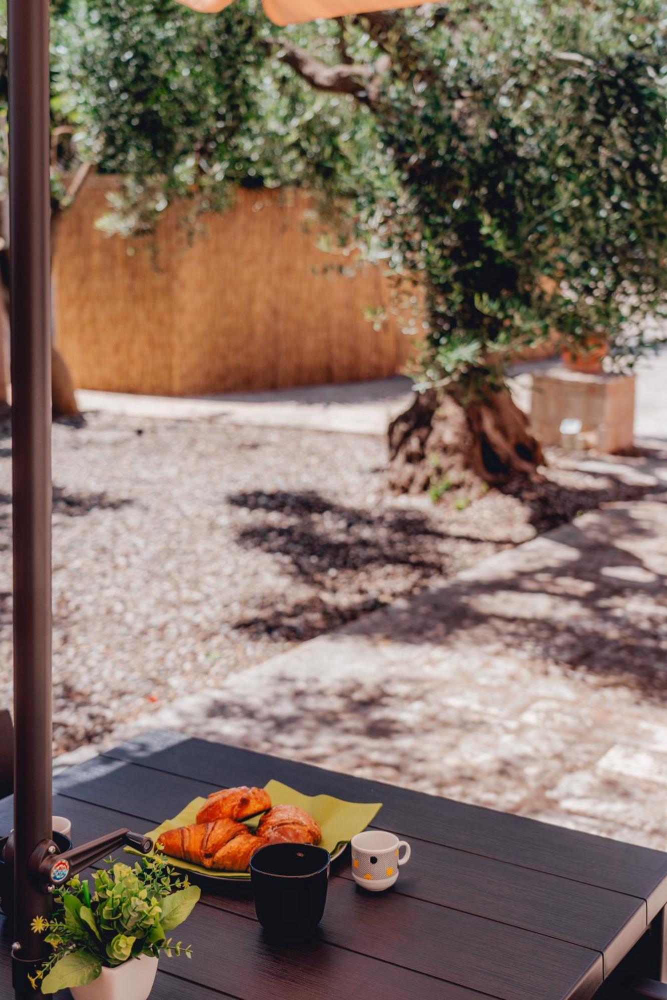 Loli Trulli - Guest House Castellana Grotte Bagian luar foto