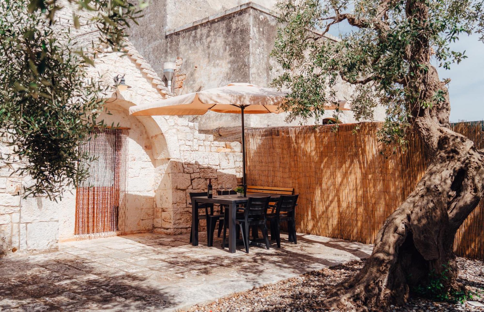 Loli Trulli - Guest House Castellana Grotte Bagian luar foto